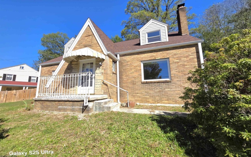 1231 College Park, Fairmont, West Virginia 26554, 4 Bedrooms Bedrooms, 7 Rooms Rooms,2 BathroomsBathrooms,Single Family Detached,For Sale,College,10162266