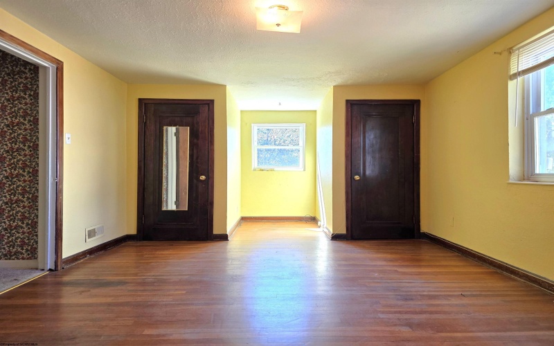 1231 College Park, Fairmont, West Virginia 26554, 4 Bedrooms Bedrooms, 7 Rooms Rooms,2 BathroomsBathrooms,Single Family Detached,For Sale,College,10162266