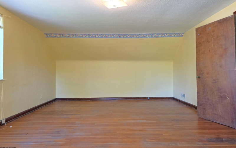 1231 College Park, Fairmont, West Virginia 26554, 4 Bedrooms Bedrooms, 7 Rooms Rooms,2 BathroomsBathrooms,Single Family Detached,For Sale,College,10162266