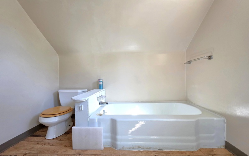 1231 College Park, Fairmont, West Virginia 26554, 4 Bedrooms Bedrooms, 7 Rooms Rooms,2 BathroomsBathrooms,Single Family Detached,For Sale,College,10162266