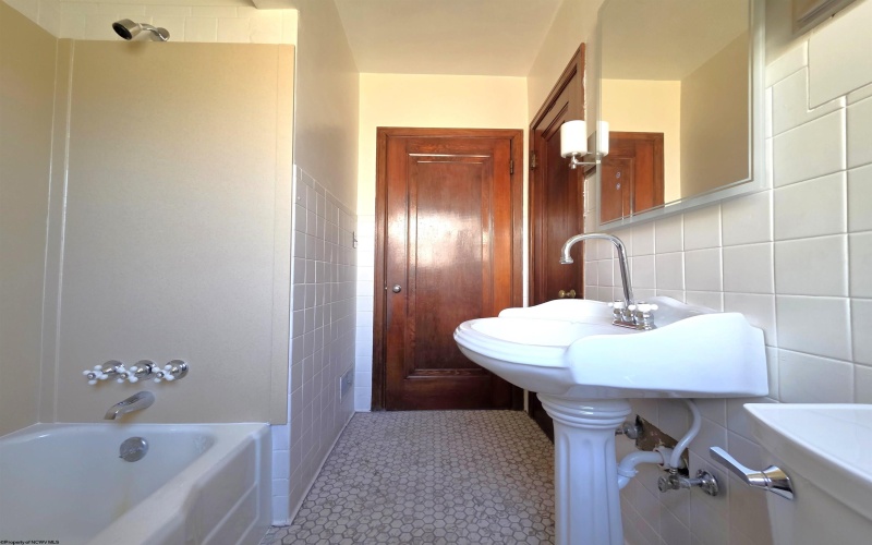 1231 College Park, Fairmont, West Virginia 26554, 4 Bedrooms Bedrooms, 7 Rooms Rooms,2 BathroomsBathrooms,Single Family Detached,For Sale,College,10162266