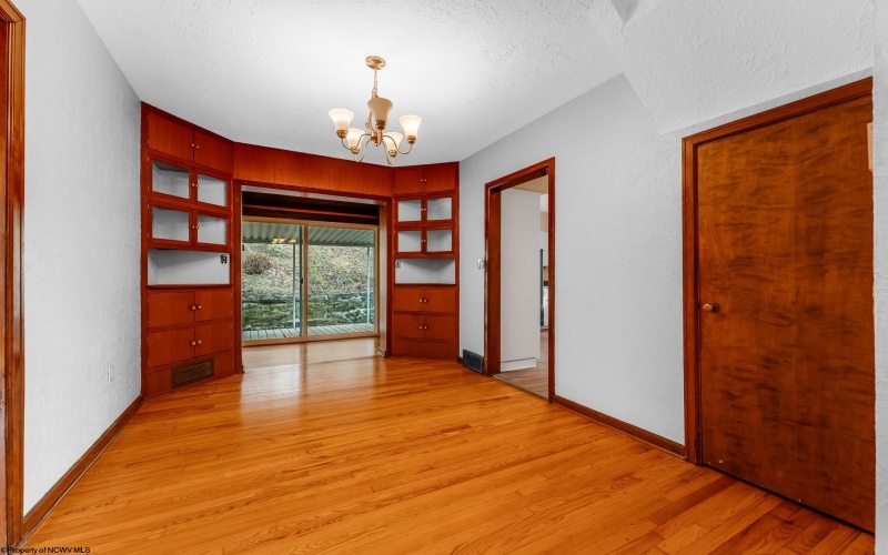 1231 College Park, Fairmont, West Virginia 26554, 4 Bedrooms Bedrooms, 7 Rooms Rooms,2 BathroomsBathrooms,Single Family Detached,For Sale,College,10162266