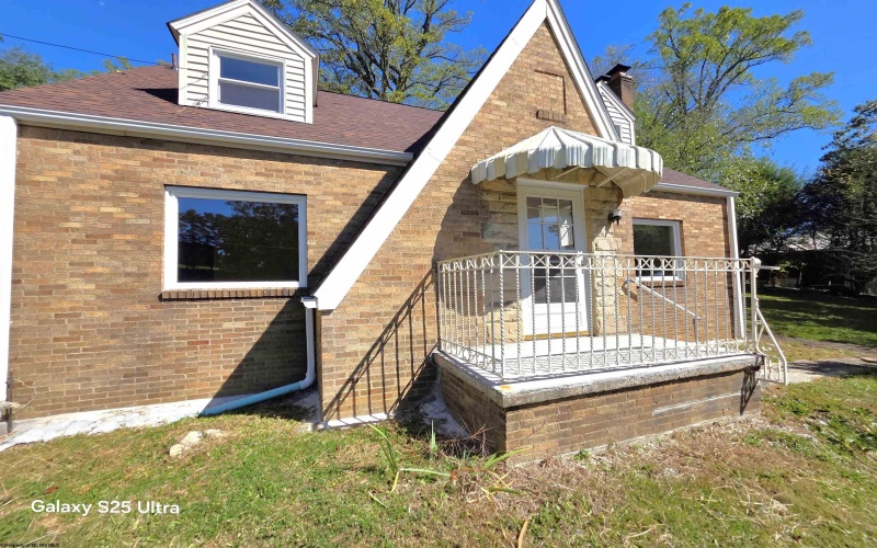 1231 College Park, Fairmont, West Virginia 26554, 4 Bedrooms Bedrooms, 7 Rooms Rooms,2 BathroomsBathrooms,Single Family Detached,For Sale,College,10162266