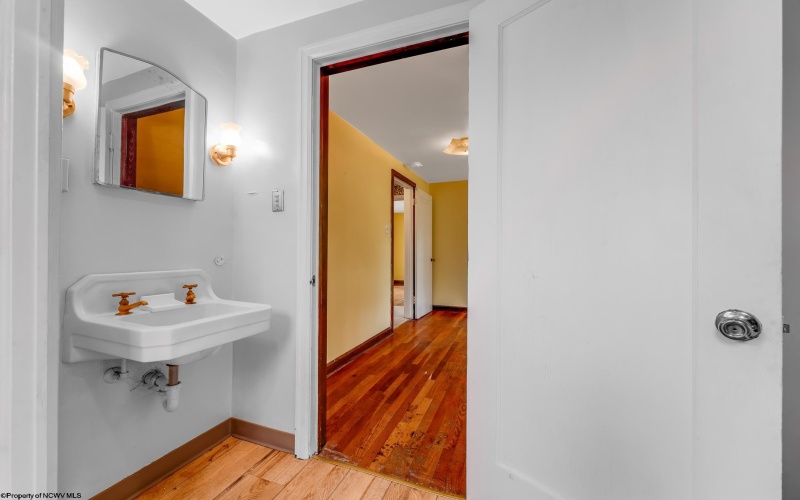 1231 College Park, Fairmont, West Virginia 26554, 4 Bedrooms Bedrooms, 7 Rooms Rooms,2 BathroomsBathrooms,Single Family Detached,For Sale,College,10162266