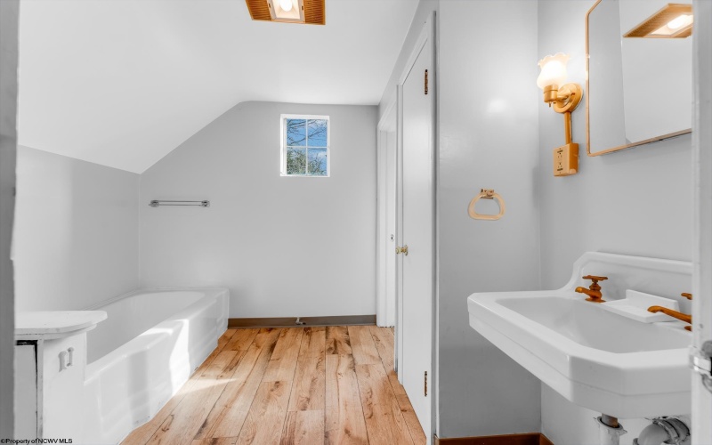 1231 College Park, Fairmont, West Virginia 26554, 4 Bedrooms Bedrooms, 7 Rooms Rooms,2 BathroomsBathrooms,Single Family Detached,For Sale,College,10162266