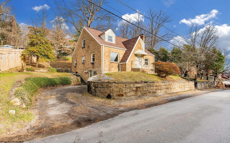 1231 College Park, Fairmont, West Virginia 26554, 4 Bedrooms Bedrooms, 7 Rooms Rooms,2 BathroomsBathrooms,Single Family Detached,For Sale,College,10162266