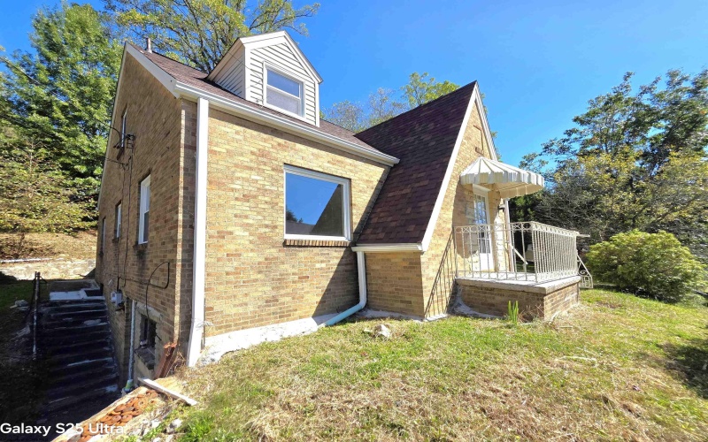 1231 College Park, Fairmont, West Virginia 26554, 4 Bedrooms Bedrooms, 7 Rooms Rooms,2 BathroomsBathrooms,Single Family Detached,For Sale,College,10162266