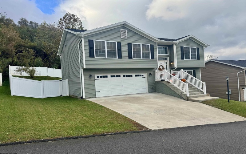 249 Woodbury Drive, Fairmont, West Virginia 26554, 3 Bedrooms Bedrooms, 7 Rooms Rooms,2 BathroomsBathrooms,Single Family Detached,For Sale,Woodbury,10162259