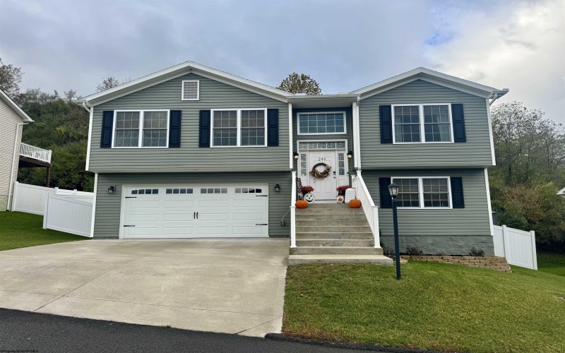249 Woodbury Drive, Fairmont, West Virginia 26554, 3 Bedrooms Bedrooms, 7 Rooms Rooms,2 BathroomsBathrooms,Single Family Detached,For Sale,Woodbury,10162259