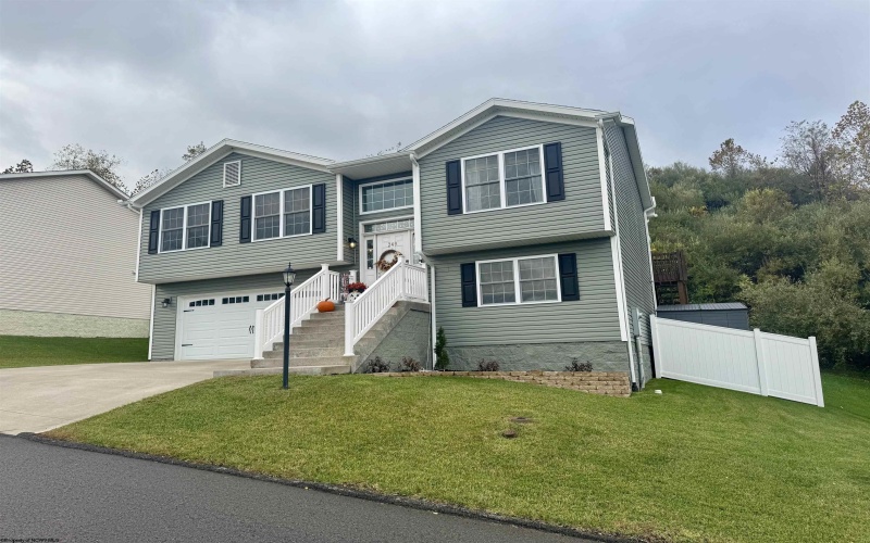 249 Woodbury Drive, Fairmont, West Virginia 26554, 3 Bedrooms Bedrooms, 7 Rooms Rooms,2 BathroomsBathrooms,Single Family Detached,For Sale,Woodbury,10162259