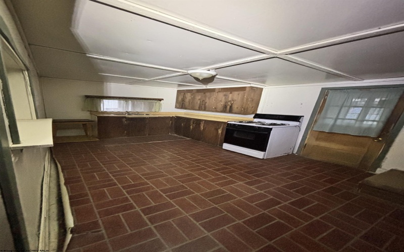 195 Railroad Street, Hambleton, West Virginia 26269, 3 Bedrooms Bedrooms, 6 Rooms Rooms,1 BathroomBathrooms,Single Family Detached,For Sale,Railroad,10162268