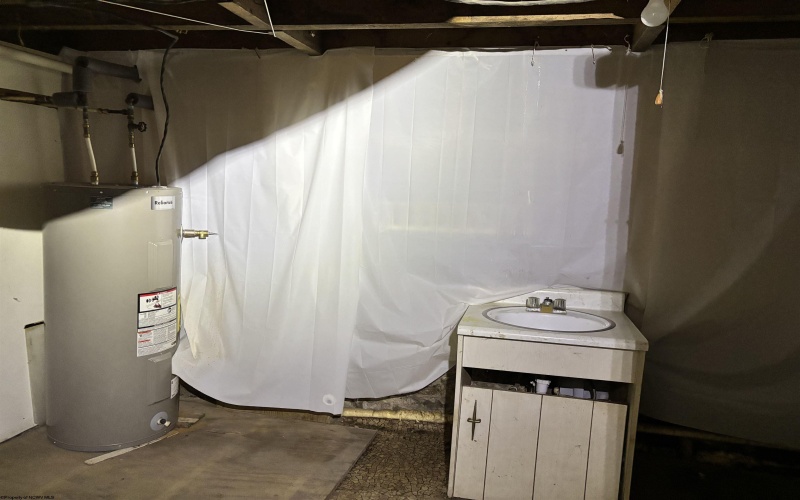 195 Railroad Street, Hambleton, West Virginia 26269, 3 Bedrooms Bedrooms, 6 Rooms Rooms,1 BathroomBathrooms,Single Family Detached,For Sale,Railroad,10162268