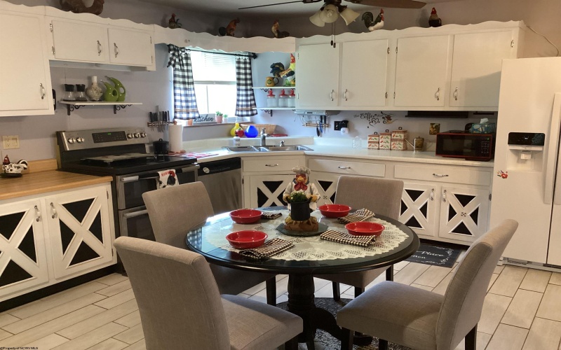 1133 Village Way, Fairmont, West Virginia 26554, 3 Bedrooms Bedrooms, 7 Rooms Rooms,2 BathroomsBathrooms,Single Family Detached,For Sale,Village,10162273