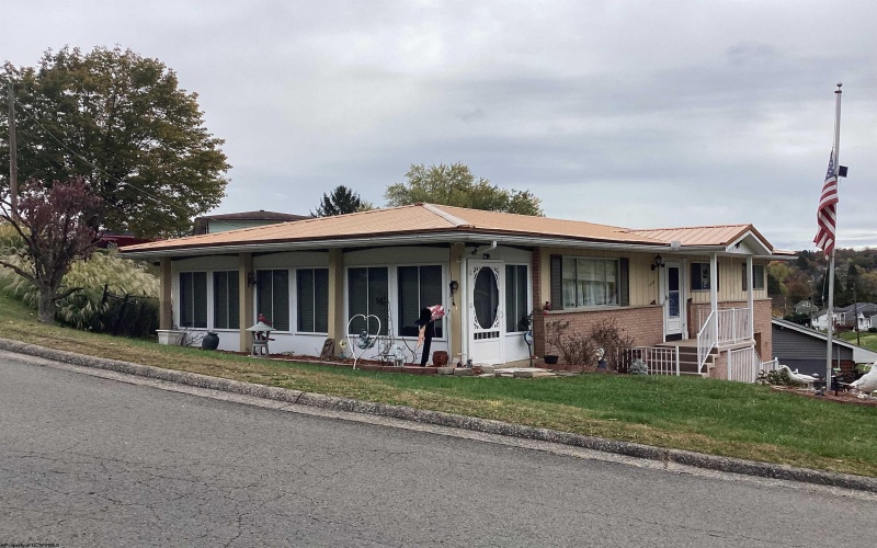 1133 Village Way, Fairmont, West Virginia 26554, 3 Bedrooms Bedrooms, 7 Rooms Rooms,2 BathroomsBathrooms,Single Family Detached,For Sale,Village,10162273