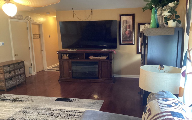 1133 Village Way, Fairmont, West Virginia 26554, 3 Bedrooms Bedrooms, 7 Rooms Rooms,2 BathroomsBathrooms,Single Family Detached,For Sale,Village,10162273