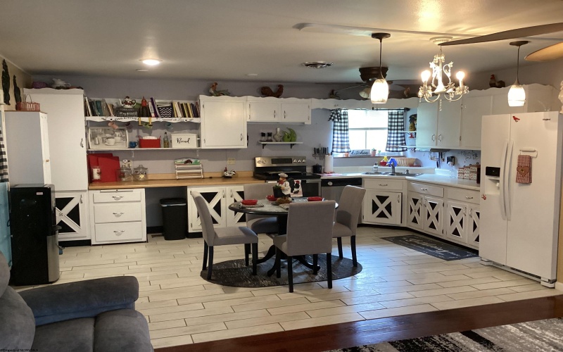 1133 Village Way, Fairmont, West Virginia 26554, 3 Bedrooms Bedrooms, 7 Rooms Rooms,2 BathroomsBathrooms,Single Family Detached,For Sale,Village,10162273