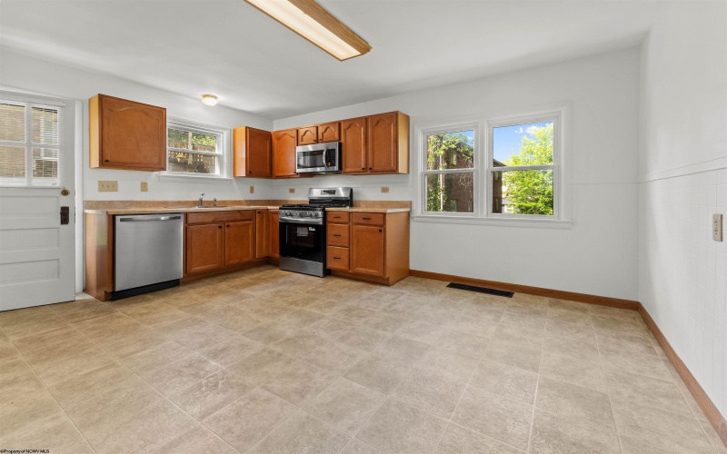 28 West Street, Westover, West Virginia 26501, 3 Bedrooms Bedrooms, 6 Rooms Rooms,1 BathroomBathrooms,Single Family Detached,For Sale,West,10159353