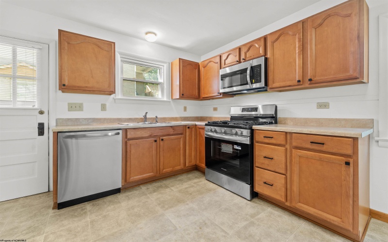 28 West Street, Westover, West Virginia 26501, 3 Bedrooms Bedrooms, 6 Rooms Rooms,1 BathroomBathrooms,Single Family Detached,For Sale,West,10159353