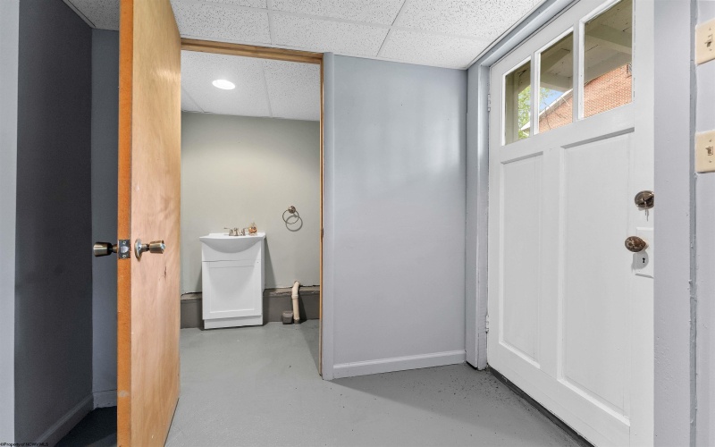 28 West Street, Westover, West Virginia 26501, 3 Bedrooms Bedrooms, 6 Rooms Rooms,1 BathroomBathrooms,Single Family Detached,For Sale,West,10159353