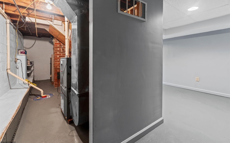 28 West Street, Westover, West Virginia 26501, 3 Bedrooms Bedrooms, 6 Rooms Rooms,1 BathroomBathrooms,Single Family Detached,For Sale,West,10159353