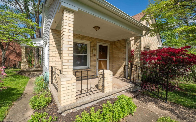 28 West Street, Westover, West Virginia 26501, 3 Bedrooms Bedrooms, 6 Rooms Rooms,1 BathroomBathrooms,Single Family Detached,For Sale,West,10159353