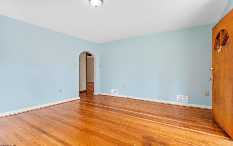 28 West Street, Westover, West Virginia 26501, 3 Bedrooms Bedrooms, 6 Rooms Rooms,1 BathroomBathrooms,Single Family Detached,For Sale,West,10159353