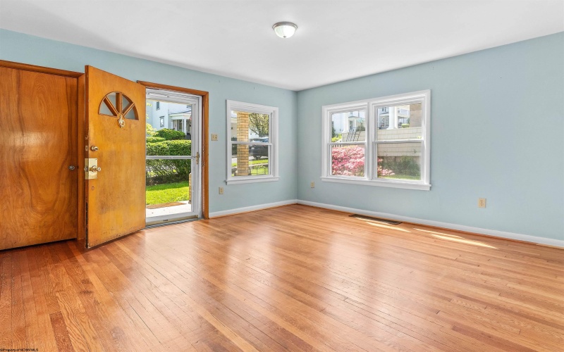 28 West Street, Westover, West Virginia 26501, 3 Bedrooms Bedrooms, 6 Rooms Rooms,1 BathroomBathrooms,Single Family Detached,For Sale,West,10159353