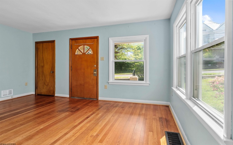 28 West Street, Westover, West Virginia 26501, 3 Bedrooms Bedrooms, 6 Rooms Rooms,1 BathroomBathrooms,Single Family Detached,For Sale,West,10159353