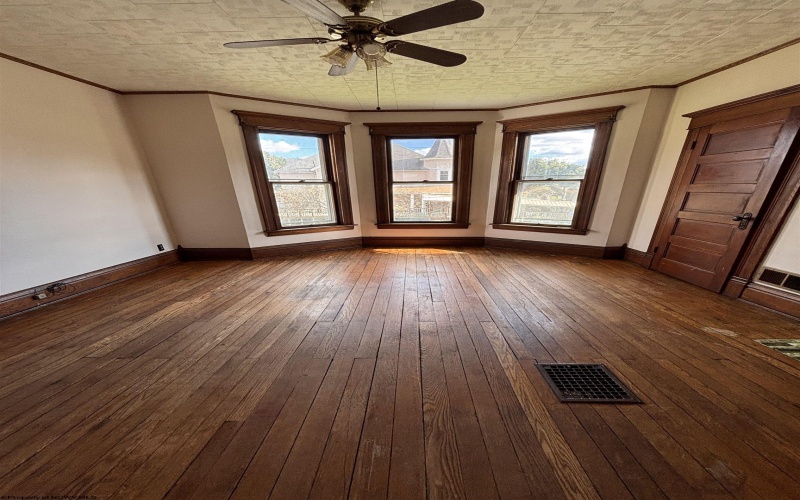 210 Brown Avenue, Belington, West Virginia 26250, 4 Bedrooms Bedrooms, 8 Rooms Rooms,1 BathroomBathrooms,Single Family Detached,For Sale,Brown,10162330 210 Brown Avenue, Belington, West Virginia 26250, 4 Bedrooms Bedrooms, 8 Rooms Rooms,1 BathroomBathrooms,Single Family Detached,For Sale,Brown,10162330