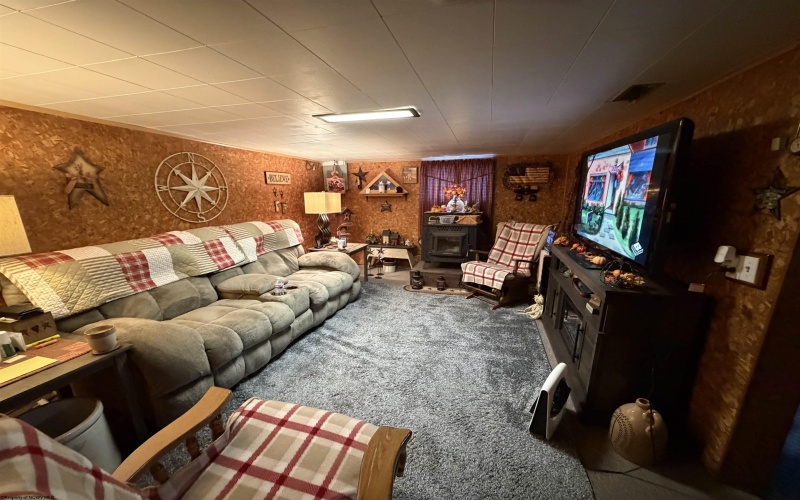 823 US Hwy 33 West, Weston, West Virginia 26452, 3 Bedrooms Bedrooms, 8 Rooms Rooms,1 BathroomBathrooms,Single Family Detached,For Sale,US Hwy 33,10162297