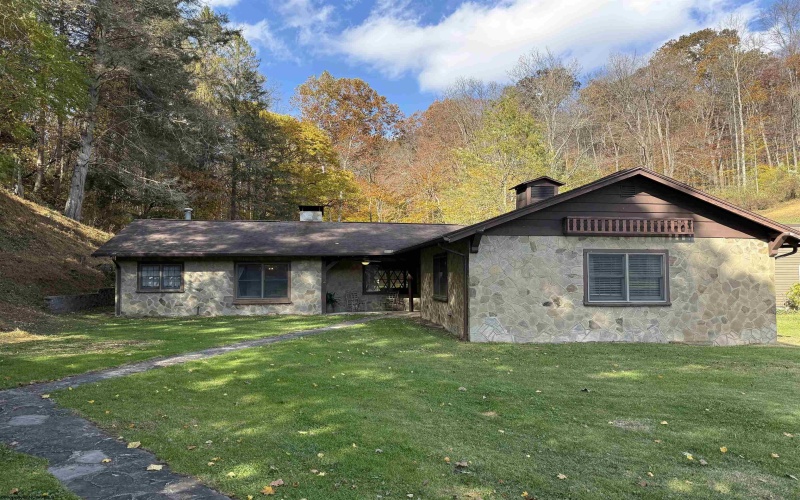 292 LAKE FLOYD Circle, Bristol, West Virginia 26426, 3 Bedrooms Bedrooms, 10 Rooms Rooms,2 BathroomsBathrooms,Single Family Detached,For Sale,LAKE FLOYD,10162299 292 LAKE FLOYD Circle, Bristol, West Virginia 26426, 3 Bedrooms Bedrooms, 10 Rooms Rooms,2 BathroomsBathrooms,Single Family Detached,For Sale,LAKE FLOYD,10162299