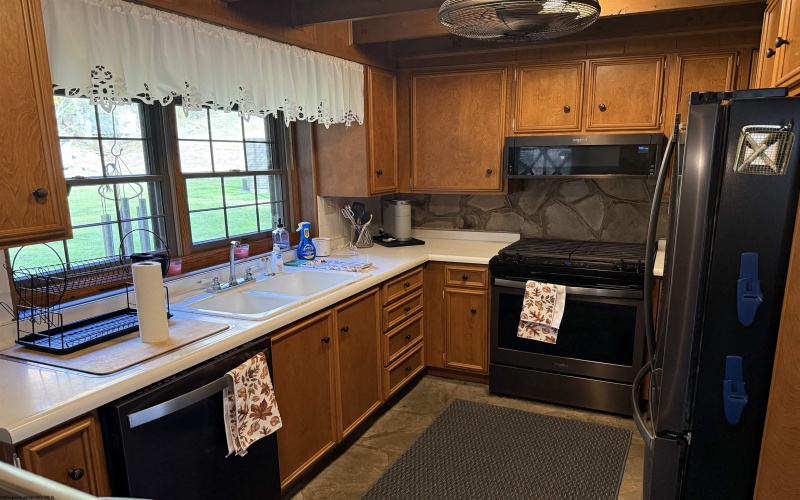 292 LAKE FLOYD Circle, Bristol, West Virginia 26426, 3 Bedrooms Bedrooms, 10 Rooms Rooms,2 BathroomsBathrooms,Single Family Detached,For Sale,LAKE FLOYD,10162299 292 LAKE FLOYD Circle, Bristol, West Virginia 26426, 3 Bedrooms Bedrooms, 10 Rooms Rooms,2 BathroomsBathrooms,Single Family Detached,For Sale,LAKE FLOYD,10162299