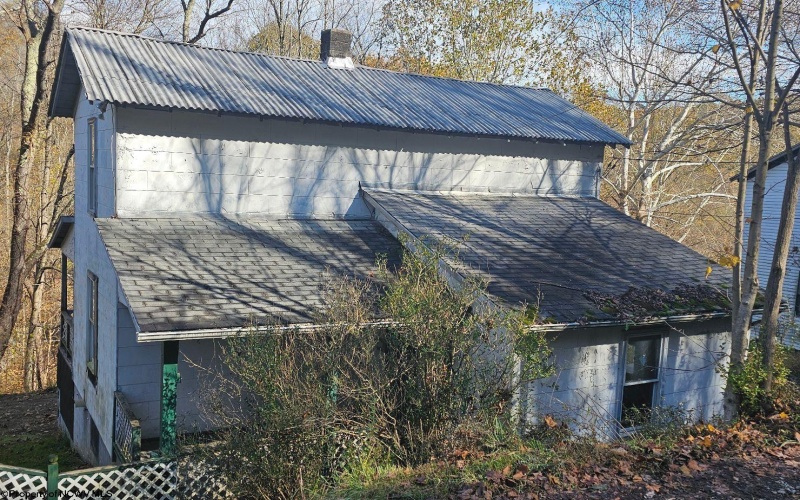 106 National Lane, Morgantown, West Virginia 26501, 3 Bedrooms Bedrooms, 5 Rooms Rooms,1 BathroomBathrooms,Single Family Detached,For Sale,National,10162301