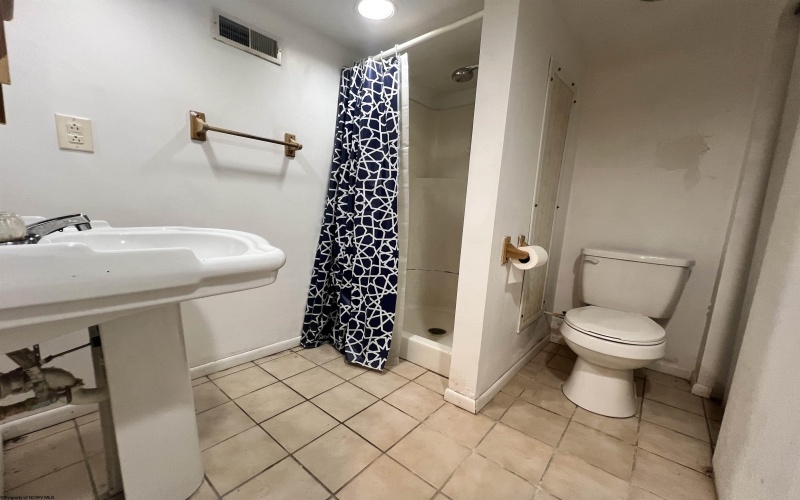 1794 Lake Floyd Circle, Bristol, West Virginia 26426-000, 2 Bedrooms Bedrooms, 5 Rooms Rooms,1 BathroomBathrooms,Single Family Detached,For Sale,Lake Floyd,10162320 1794 Lake Floyd Circle, Bristol, West Virginia 26426-000, 2 Bedrooms Bedrooms, 5 Rooms Rooms,1 BathroomBathrooms,Single Family Detached,For Sale,Lake Floyd,10162320