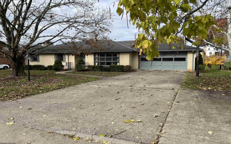 107 Valley Drive, Bridgeport, West Virginia 26330, 3 Bedrooms Bedrooms, 9 Rooms Rooms,3 BathroomsBathrooms,Single Family Detached,For Sale,Valley,10162323 107 Valley Drive, Bridgeport, West Virginia 26330, 3 Bedrooms Bedrooms, 9 Rooms Rooms,3 BathroomsBathrooms,Single Family Detached,For Sale,Valley,10162323