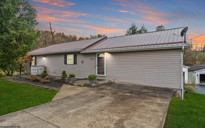 4950 Buckhannon Pike, Mount Clare, West Virginia 26408, 3 Bedrooms Bedrooms, 5 Rooms Rooms,2 BathroomsBathrooms,Single Family Detached,For Sale,Buckhannon,10162325 4950 Buckhannon Pike, Mount Clare, West Virginia 26408, 3 Bedrooms Bedrooms, 5 Rooms Rooms,2 BathroomsBathrooms,Single Family Detached,For Sale,Buckhannon,10162325