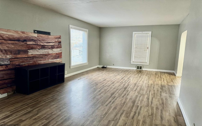 104 Brown Avenue, Kingwood, West Virginia 26537, 4 Bedrooms Bedrooms, 7 Rooms Rooms,1 BathroomBathrooms,Single Family Detached,For Sale,Brown,10162331