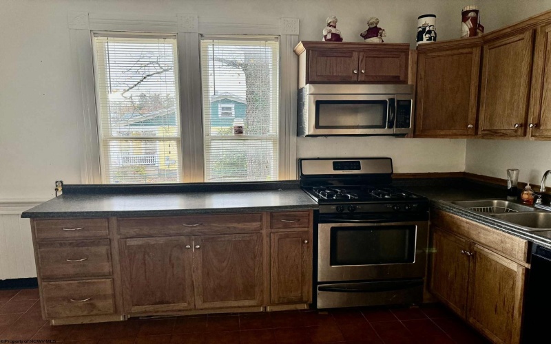 104 Brown Avenue, Kingwood, West Virginia 26537, 4 Bedrooms Bedrooms, 7 Rooms Rooms,1 BathroomBathrooms,Single Family Detached,For Sale,Brown,10162331