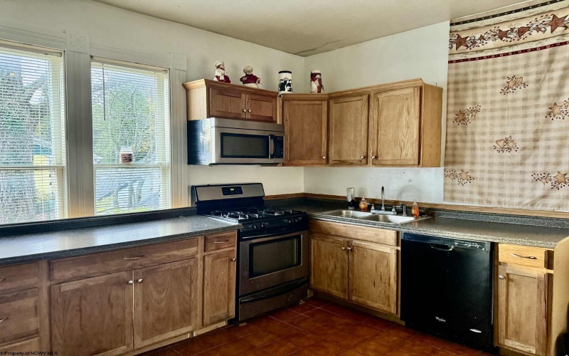 104 Brown Avenue, Kingwood, West Virginia 26537, 4 Bedrooms Bedrooms, 7 Rooms Rooms,1 BathroomBathrooms,Single Family Detached,For Sale,Brown,10162331