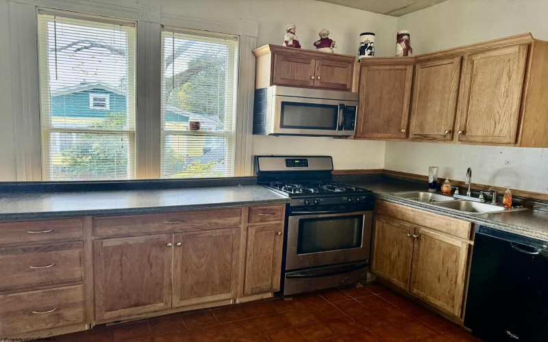 104 Brown Avenue, Kingwood, West Virginia 26537, 4 Bedrooms Bedrooms, 7 Rooms Rooms,1 BathroomBathrooms,Single Family Detached,For Sale,Brown,10162331