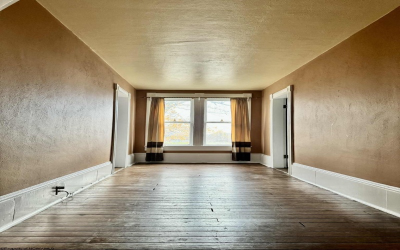 104 Brown Avenue, Kingwood, West Virginia 26537, 4 Bedrooms Bedrooms, 7 Rooms Rooms,1 BathroomBathrooms,Single Family Detached,For Sale,Brown,10162331