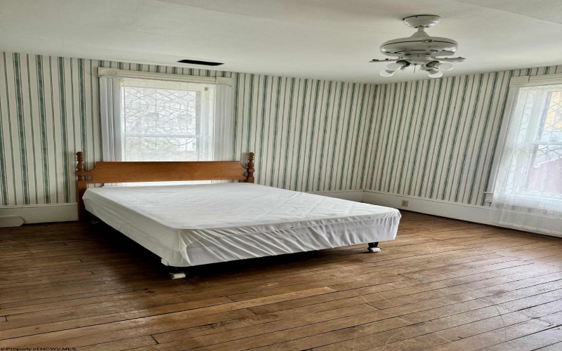 104 Brown Avenue, Kingwood, West Virginia 26537, 4 Bedrooms Bedrooms, 7 Rooms Rooms,1 BathroomBathrooms,Single Family Detached,For Sale,Brown,10162331