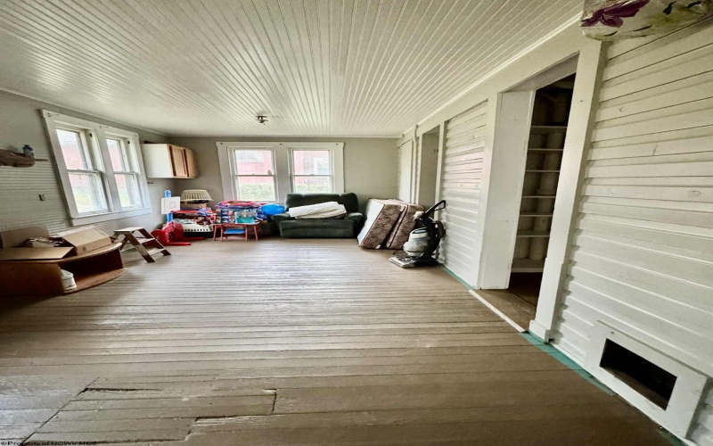 104 Brown Avenue, Kingwood, West Virginia 26537, 4 Bedrooms Bedrooms, 7 Rooms Rooms,1 BathroomBathrooms,Single Family Detached,For Sale,Brown,10162331