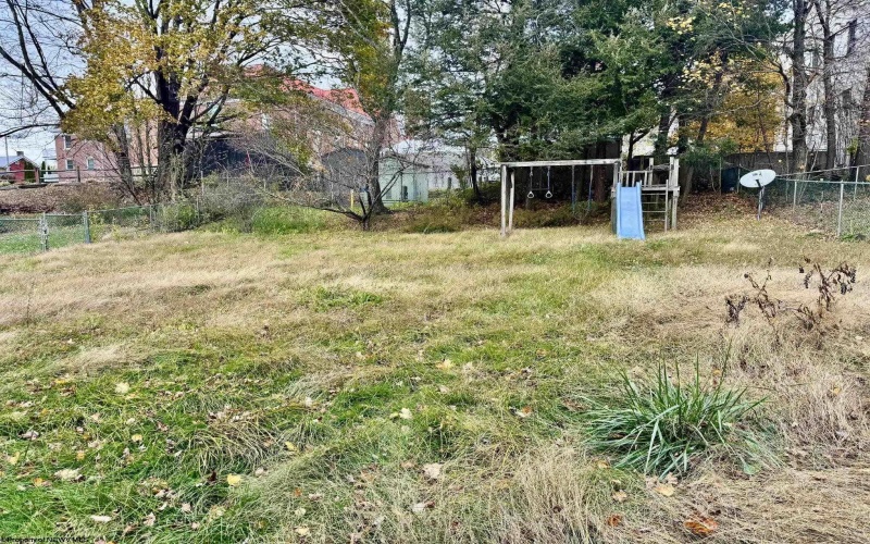 104 Brown Avenue, Kingwood, West Virginia 26537, 4 Bedrooms Bedrooms, 7 Rooms Rooms,1 BathroomBathrooms,Single Family Detached,For Sale,Brown,10162331