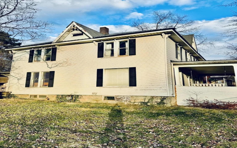 104 Brown Avenue, Kingwood, West Virginia 26537, 4 Bedrooms Bedrooms, 7 Rooms Rooms,1 BathroomBathrooms,Single Family Detached,For Sale,Brown,10162331