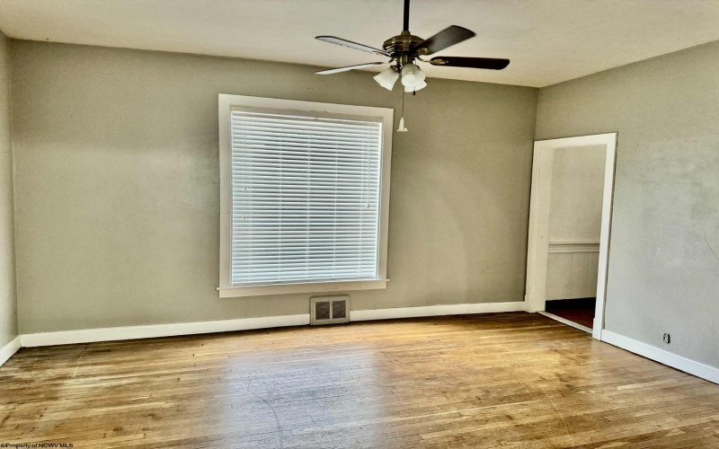 104 Brown Avenue, Kingwood, West Virginia 26537, 4 Bedrooms Bedrooms, 7 Rooms Rooms,1 BathroomBathrooms,Single Family Detached,For Sale,Brown,10162331