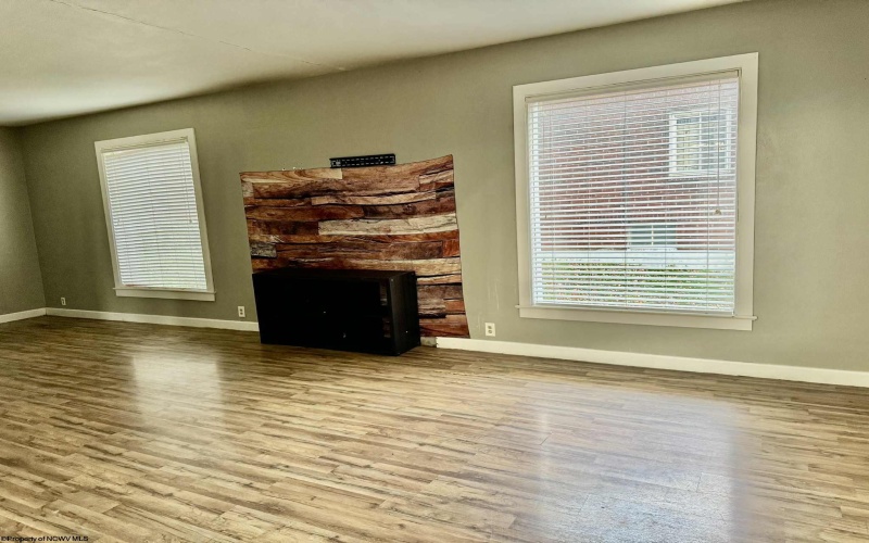 104 Brown Avenue, Kingwood, West Virginia 26537, 4 Bedrooms Bedrooms, 7 Rooms Rooms,1 BathroomBathrooms,Single Family Detached,For Sale,Brown,10162331