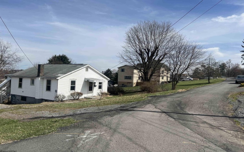 208 Marshall Avenue, Morgantown, West Virginia 26501, 2 Bedrooms Bedrooms, 5 Rooms Rooms,1 BathroomBathrooms,Single Family Detached,For Sale,Marshall,10158559 208 Marshall Avenue, Morgantown, West Virginia 26501, 2 Bedrooms Bedrooms, 5 Rooms Rooms,1 BathroomBathrooms,Single Family Detached,For Sale,Marshall,10158559