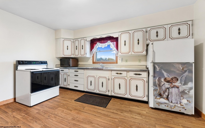 139 Mulberry Alley, Jefferson, Pennsylvania 15344, 3 Bedrooms Bedrooms, 5 Rooms Rooms,1 BathroomBathrooms,Single Family Detached,For Sale,Mulberry,10162349 139 Mulberry Alley, Jefferson, Pennsylvania 15344, 3 Bedrooms Bedrooms, 5 Rooms Rooms,1 BathroomBathrooms,Single Family Detached,For Sale,Mulberry,10162349