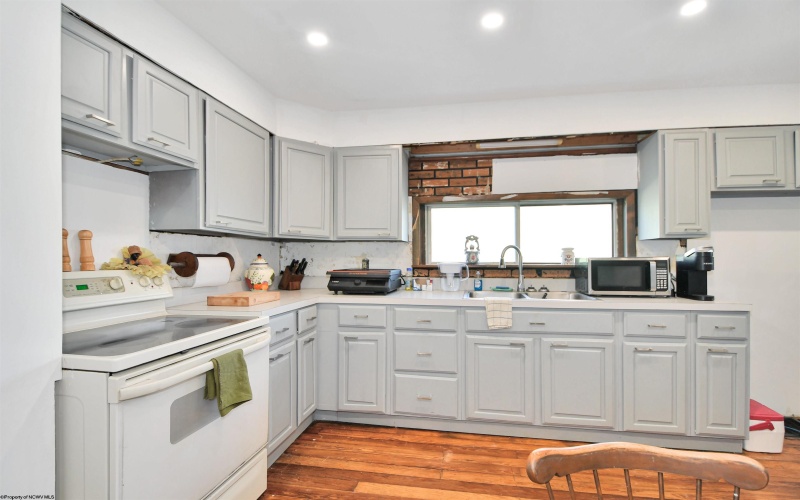 364 Moreland Street, Bobtown, Pennsylvania 15315, 2 Bedrooms Bedrooms, 8 Rooms Rooms,2 BathroomsBathrooms,Single Family Detached,For Sale,Moreland,10162346 364 Moreland Street, Bobtown, Pennsylvania 15315, 2 Bedrooms Bedrooms, 8 Rooms Rooms,2 BathroomsBathrooms,Single Family Detached,For Sale,Moreland,10162346